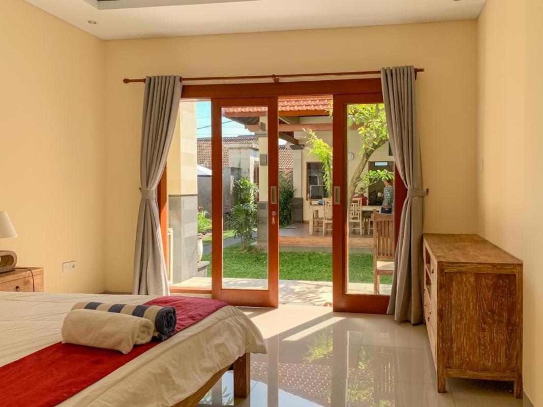 Lotus Bali Guest House Canggu Esterno foto