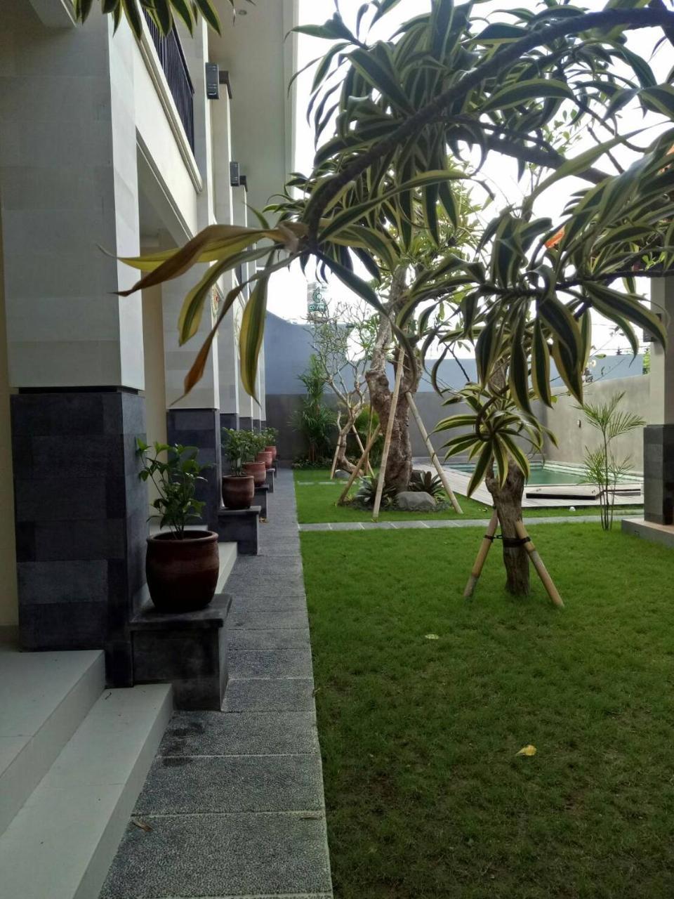 Lotus Bali Guest House Canggu Esterno foto