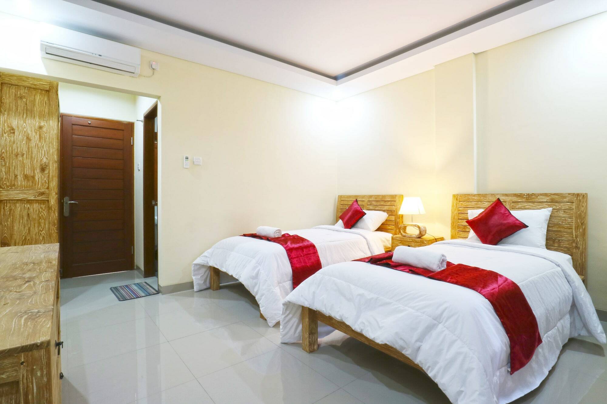 Lotus Bali Guest House Canggu Esterno foto