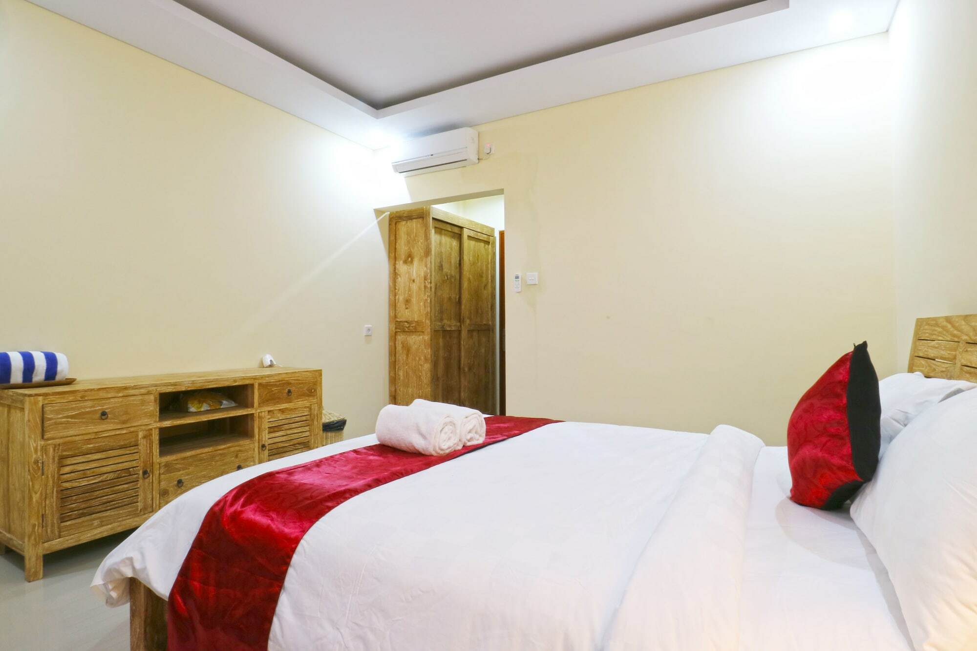 Lotus Bali Guest House Canggu Esterno foto